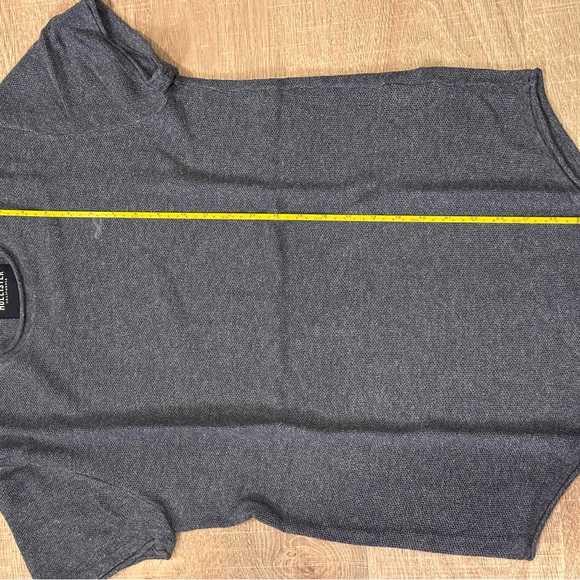 Hollister Men's Navy Blue Knit T-Shirt - Picture 4 of 5